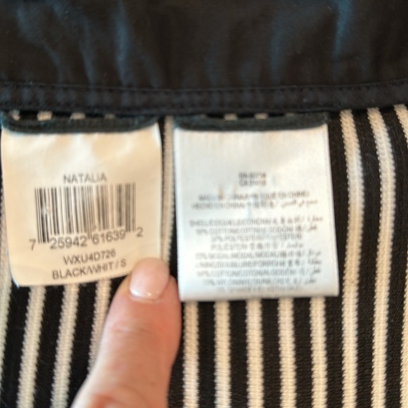 BCBG MaxAzria Black and Cream striped blazer - Picture 4 of 4